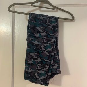Fabletics camo crop leggings